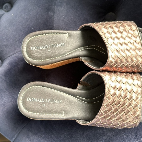 Women’s Donald J. Pliner Safari Metallic Cork Wedges - Picture 3 of 7